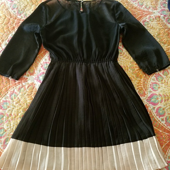 silk pleated dress - Picture 2 of 3